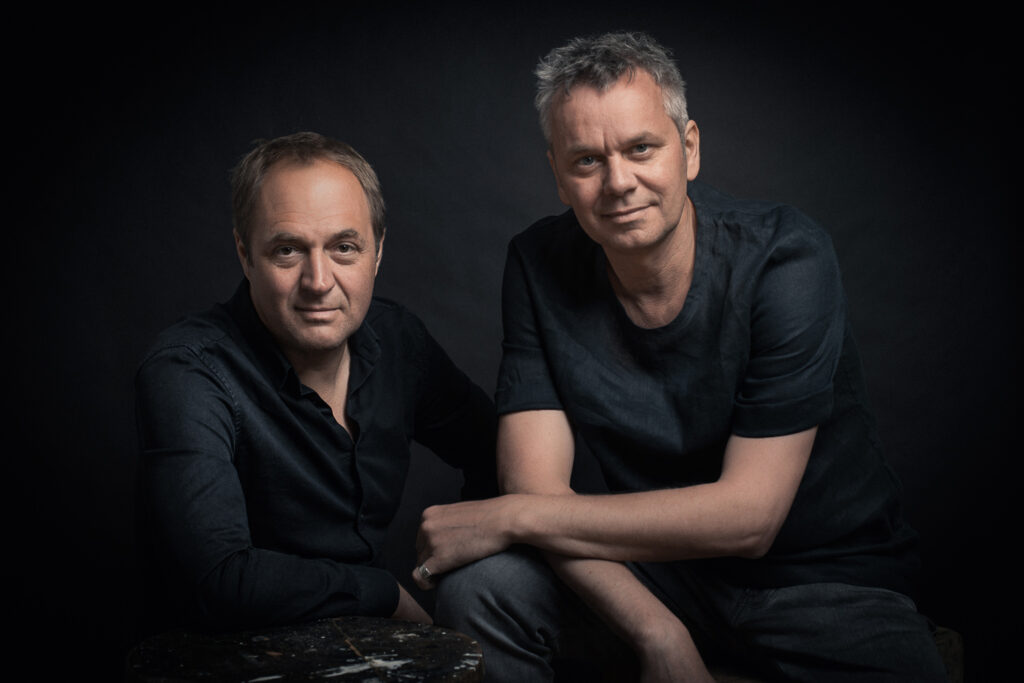 Dieses Bild zeigt Josef Saller (links) und Heribert Wolfmayr (rechts), Gründer des Wiener Architekturbüros heri&salli.